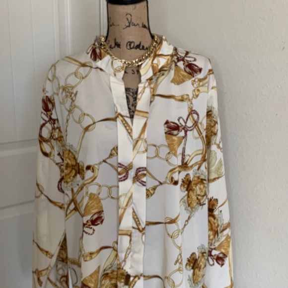 Plus Size Top - Picture 3 of 4